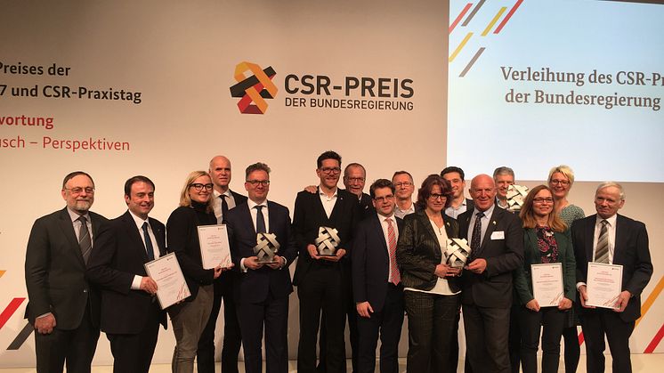 Overrækkelsen af CSR prisen til GROHE CEO, Michael Rauterkus i Berlin d. 24 januar 2017