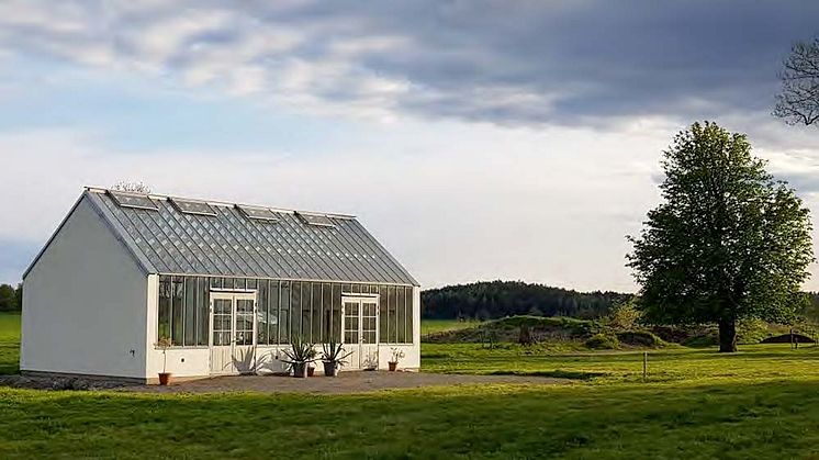 Det nya orangeriet på Stjernsunds slott invigs lördagen den 12 juni 2021. Orangeriet ska användas för utställningar och vinterförvaring av växter. Foto: Pernilla Gäverth.