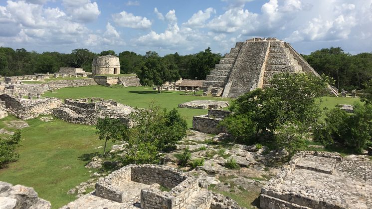 Central Mayapan showing the K’uk’ulkan and Round temples 