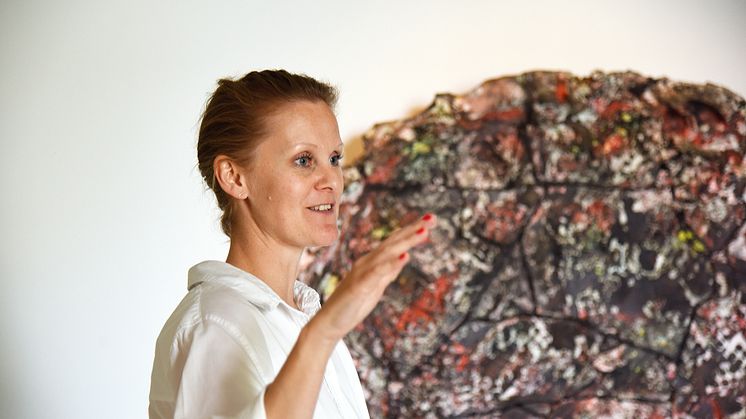 Randi Grov Berger presents Paradise II (Fractured) by Pekka Paikkari during a guided tour.