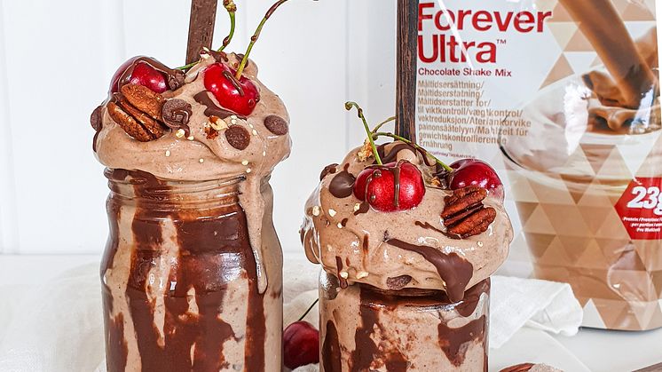 En lækker chokoladeis, der understøtter din træning – kan det blive bedre? Chocolate Nice Cream med Forever Ultra gør det muligt.