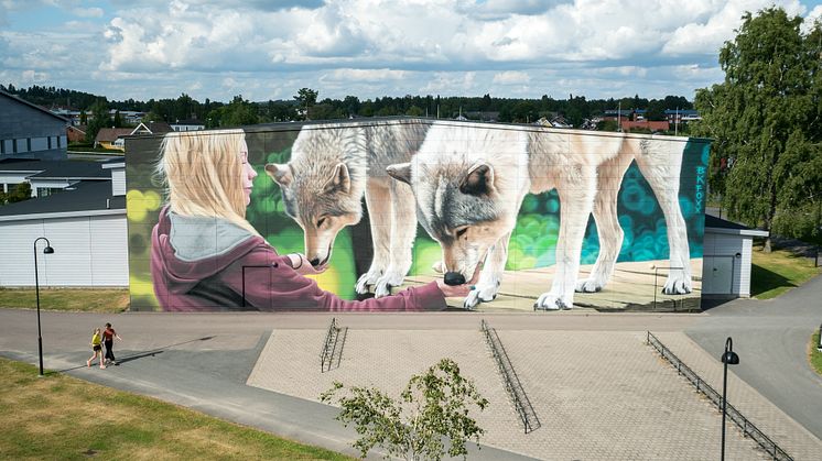 Muralmålning från Artscape 2017 i Värmland. Konstnär BKFOXX. Foto av Fredrik Åkerberg.