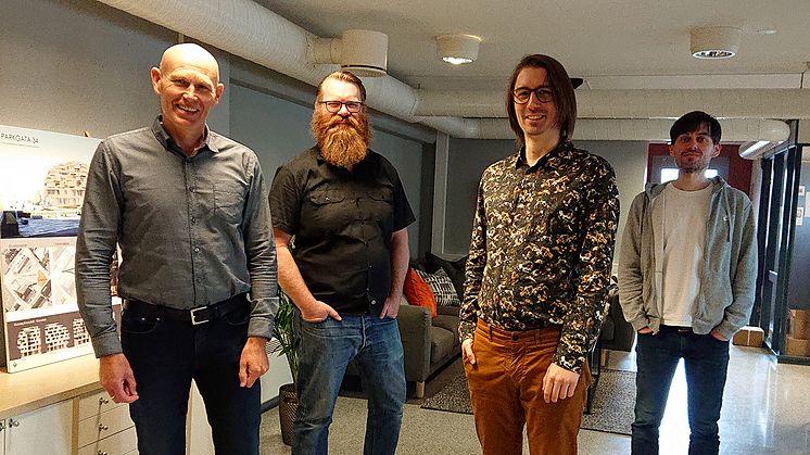 NORLYS arkitektur vokser, her er 4 av de 6 ansatte. Fra venstre: Oddvar Haugen, Justin Morehouse, Lukasz Rosochacki og Michael Granli.