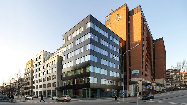 Nya Kronan i Sundbyberg, ritat av Reflex Arkitekter, har vunnit priset Årets Bygge 2022 i kategorin Hotell och kontor.