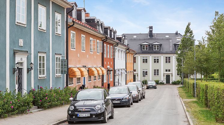 När svenskarna sparar: Mat, värme och restaurangbesök ryker först – få flyttar till billigare boende