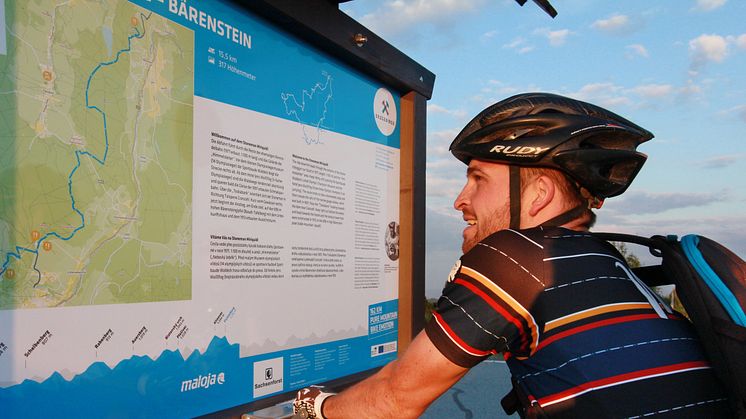 Infotafeln mit Stempelstellen gibt es entlang der MTB und Rennradstrecke des Stoneman Miriduidi