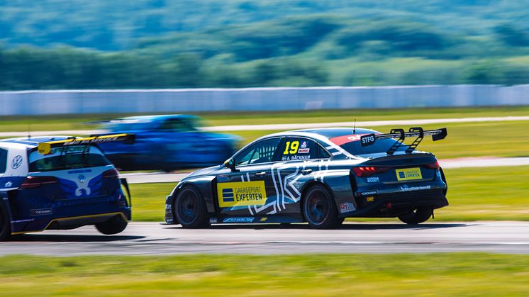 Andreas Bäckman (start number 19) provided the spectators with some overtakes during the STCC season opener in Ljungbyhed, Sweden in his Audi RS 3 LMS TCR for Lestrup Racing Team. Photo: Martin Öberg (Free rights to use the images)