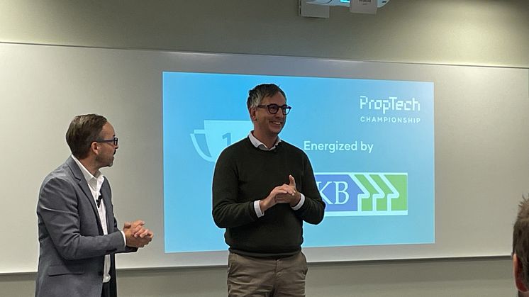 Roger Tofft, PropTech Sweden och Jonas Stark, MKB Fastighets AB presenterar MKB som värd för PropTech Championship 2024. 