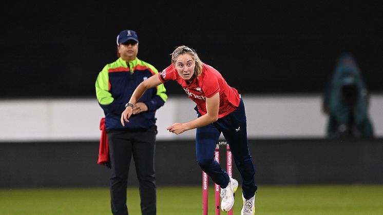 Freya Kemp bowling in IT20s India series 2022. 