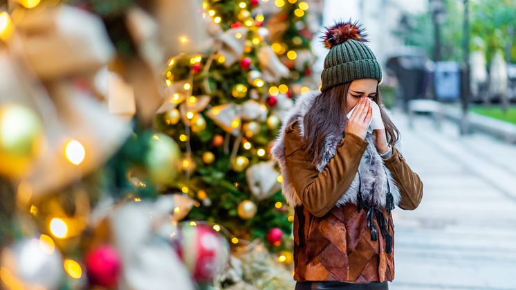 Auch wenn es für eine Erkältung nie einen „passenden“ Zeitpunkt gibt: Ausgerechnet an Weihnachten kann man sie wirklich am allerwenigsten gebrauchen. / Bild: iStock 1073692850