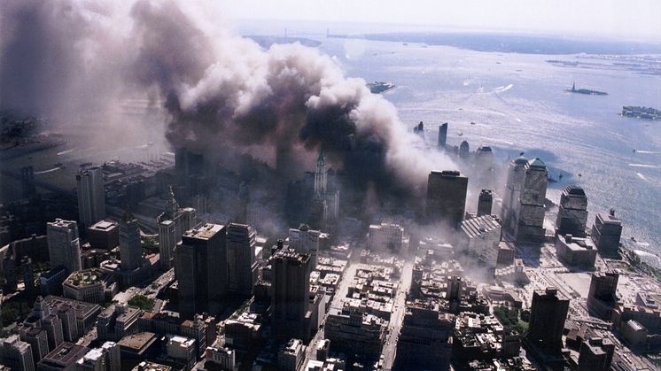 Et flyfoto viser ødeleggelsene etter terrorhandlingene 11. september 2001. (Foto: NIST)