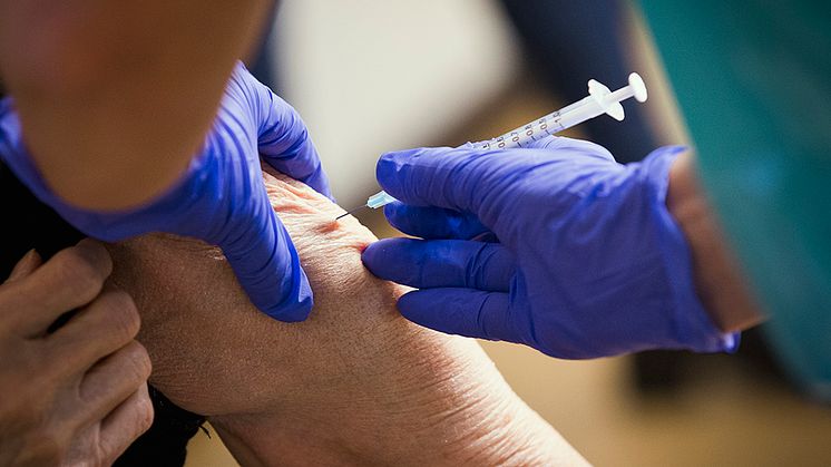 Första vaccindosen i Värmland gavs på Ruds trygghetsboende den 27 december 2020. Foto: Øyvind Lund.
