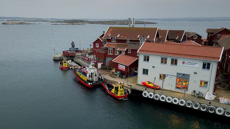 Det nya stationshuset på Käringön är klart för invigning, liksom den nya räddningsstationen i Uddevalla.