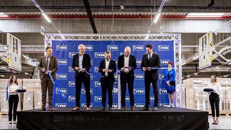 From left: Rami Jensen, Deputy President & CEO, JYSK; Ole Thomsen, EVP Logistics, JYSK; Sandor Szimeiszter, Country Manager, JYSK Hungary; Jan Bøgh, President & CEO, JYSK; and Deputy Minister Levente Magyar.