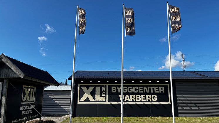 Solceller på plats hos XL-BYGG Byggcenter Varberg.
