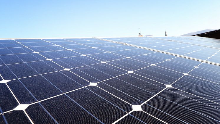 Photovoltaik eignet sich auch für Ost- und West-Dächer