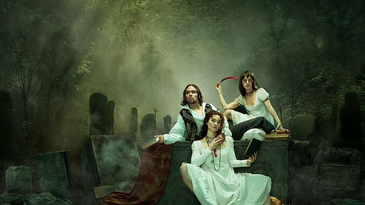 Alex Jubell, Marta Andersson-Larson och Victoria Dyrstad i Mary Shelleys värld som har premiär den 22 september. Foto: Aorta.