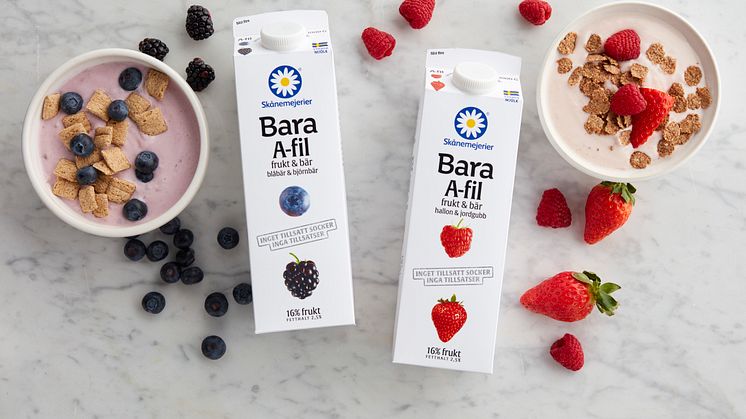 BARA A-fil kommer i två smaker, hallon&jordgubb och blåbär&björnbär. Båda är gjorda på 100 procent svensk mjölk.