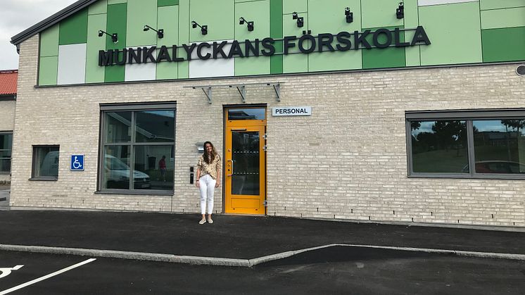 Den nya förskolan lämnas över till rektor Kicki Nilsson på Ängelholms kommun
