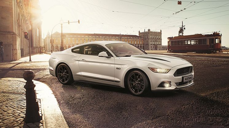 Ford představuje dvě speciální edice Mustangu: Ford Mustang Black Shadow Edition a Ford Mustang Blue Edition