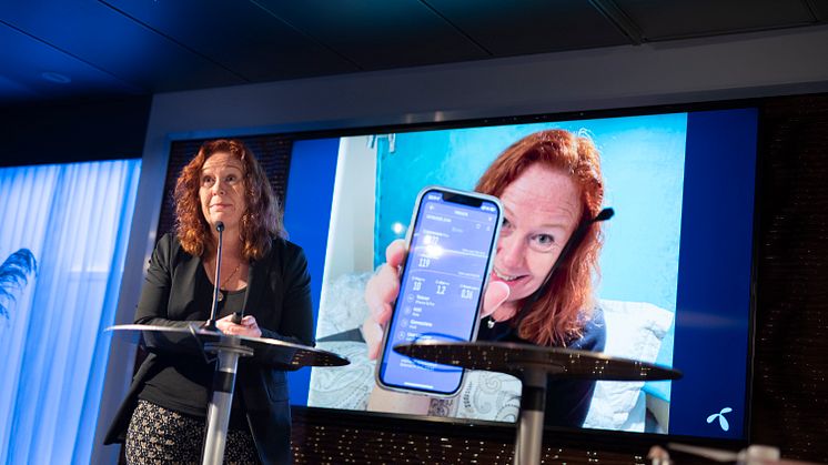 5G på soverommet: Teknologidirektør i Telenor, Ingeborg Øfsthus, er blant de i Norge som allerede har fått 5G. Her har hun tatt en hastighetstest på soverommet sitt – med resultat på over én gigabit pr. sekund. Foto: Martin Fjellanger