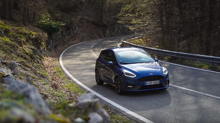 Hårnålesving og køreglæde - de italienske bjergveje i Ford Fiesta ST