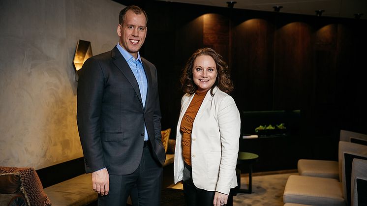 Kompletts administrerende direktør Lars Olav Olaussen og NetOnNets administrerende direktør Susanne Holmström