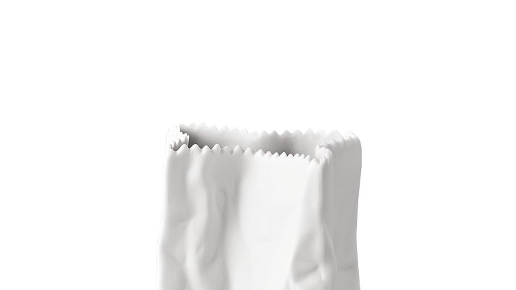 Porzellan oder Papier: die Rosenthal Tütenvasen machen den Unterschied schwer erkennbar. 