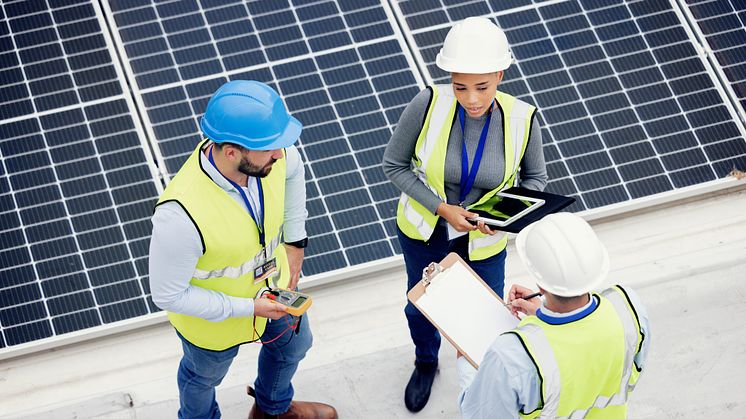 Energiewende auf dem Dach: Zurich Commercial Insurance Germany veröffentlicht Unternehmerleitfaden für die Installation von Photovoltaik-Anlagen    