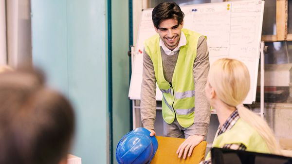 Behovet av nyutbildade arbetsmiljöingenjörer är stort inom byggsektorn. Folkuniversitetet i Gävle startar en ny yrkeshögskoleutbildning på distans.