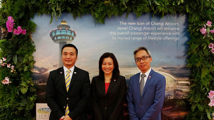 [L-R] Mr Benjamin Chan (SIA), Ms Melissa Ow (STB) and Mr Peh Ke-Wei (CAG) at the SMAP and INSPIRE launch at IMEX Frankfurt 2017