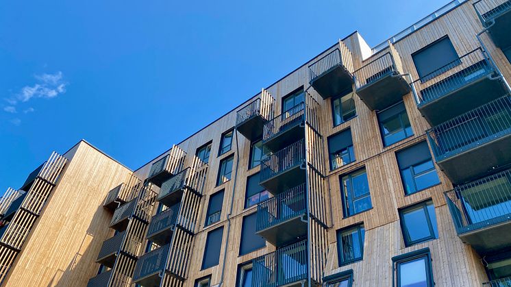 Nye fasader har gjort at boligblokka i Sofienberggata 7 ser nyere ut enn den egentlig er. Foto: Boligbygg Oslo KF