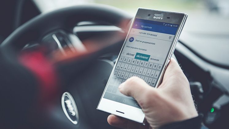8236 med «mobilbot»: Vil bekjempe unge føreres mobilbruk med gratis opplæring 
