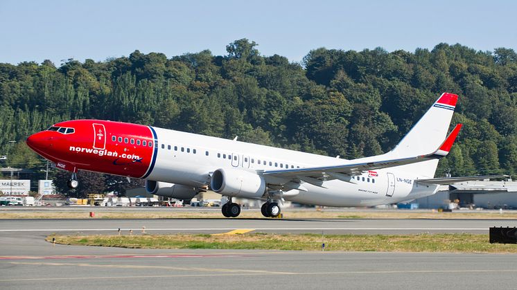 Norwegian's 50th new aircraft, LN-NGE, taking-off from Boeing Field