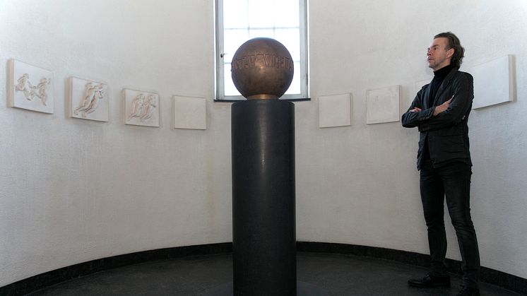 Dag Erik Elgins utstilling tar utgangspunkt i Vigelands urne, der billedhuggerens levninger hviler i Vigelandmuseets tårn. (Foto: Unni Irmelin Kvam / Vigelandmuseet)
