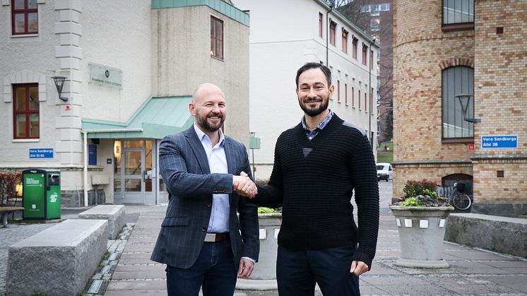 Den nya organisationen medför att Innovatum får två kontor – ett i Trollhättan och ett i Göteborg. På bilden syns Mats Bjälkholm, verksamhetsledare för Energikontor Väst och Nardono Nimpuno, ansvarig för Innovatums Göteborgskontor.