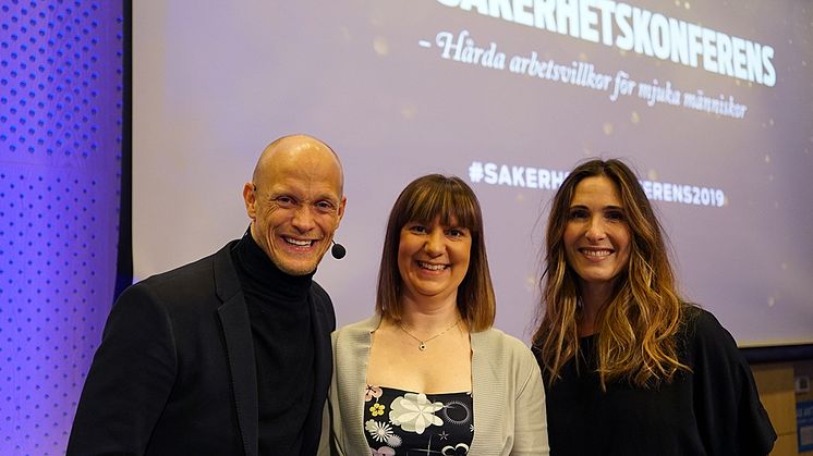 Årets moderator Tobias Karlsson tillsammans med SSGs kommunikationschef Karolin Jonasson och en av föreläsarna Selene Cortes.