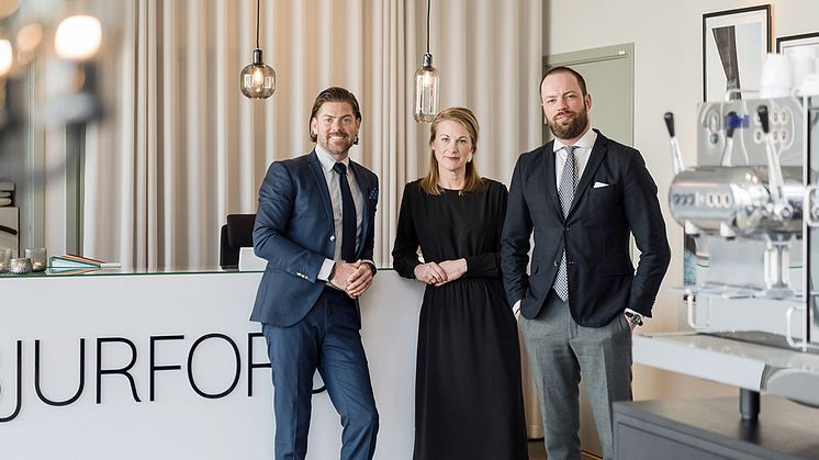 Caroline Stark tar ett steg upp och blir ny försäljningschef för Bjurfors Skåne, tillsammans med Per Ekvall Jangvert (till vänster) och Fredrik Josefsson.