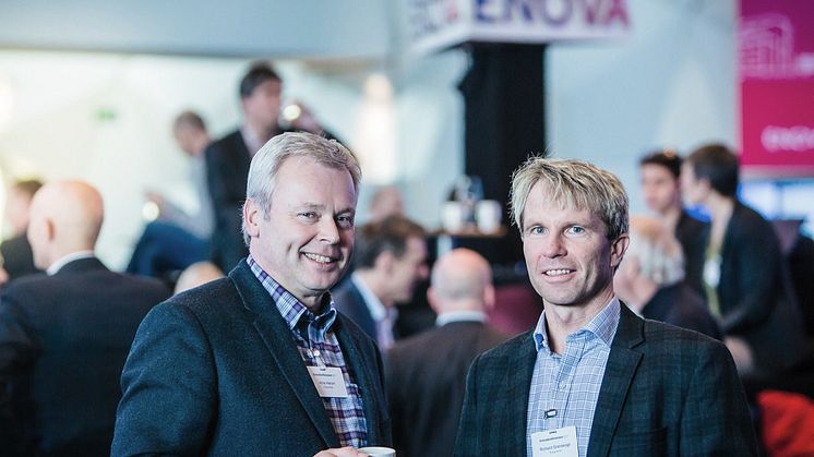 - For oss er det veldig spesielt å vinne den tyngste prisen vi kan få i vår bransje i Norge, sier daglig leder Richard Granskogli, til høyre på bildet. Styreformann Arne Hellum til venstre.