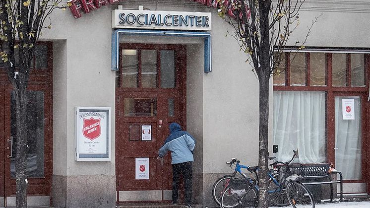 På Frälsningsarméns sociala center i Stockholm ser personalen hur de låga temperaturerna drabbar gästerna.