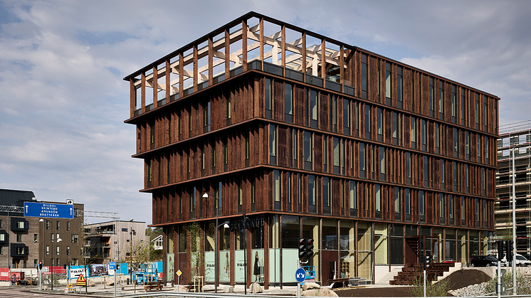 Next Step Groups träbyggnad Nodi blir navet i den expansiva stadsdelen Nya hovås utanför Göteborg.