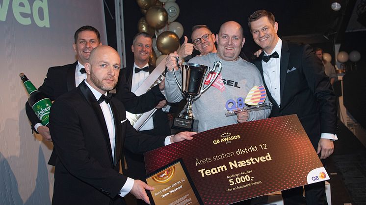 Team Næstved modtager prisen som bedste Q8-servicestation i distriktet