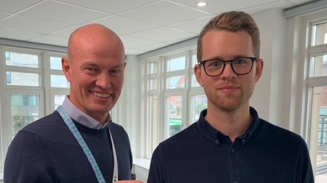 Magnus Johansson, Dahl Sverige AB, tillsammans med Simon Granath, projektledare för smarta vattenmätare på VA SYD.