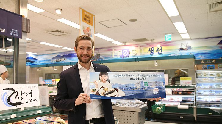 Sjømatrådets Gunvar Lenhard Wie promoterer norsk makrell i Sør-Korea