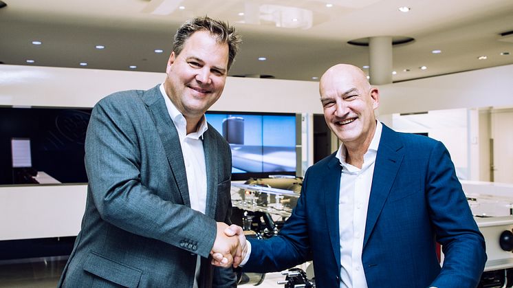 Thore Bakker, General Manager Trailer Solutions & Mobility Services at BPW Bergische Achsen with Alltrucks CEO and CFO, Homer Smyrliadis, at the official signing of the agreement.
