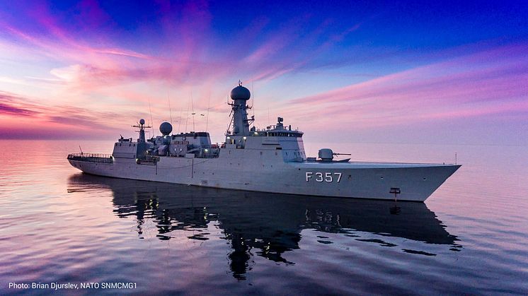 IMG1145_01_DK_F357-HDMS-Thetis-at-sunset