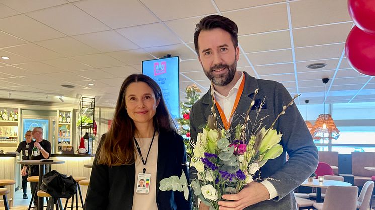 Karin Öhrström, flygplatschef på Malmö Airport och Björn Olsson, VD på SSP, inviger de nya enheterna. Foto: Swedavia. 