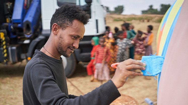 Ashenafi, äthiopischer Künstler, mit Viva con Agua unterwegs