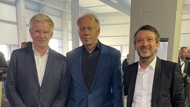 von links nach rechts: Wolf F. Kupatt (CEO amedes-Gruppe), Jürgen Trittin (MdB) und Borzou Rafie Elizei (Geschäftsführer EBR-Projektentwicklung) - nicht im Bild: Dr. Dr. Helmut Wagner (amedes-Gründer)