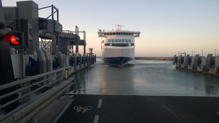 Scandlines' nye færge lægger for første gang til i Gedser